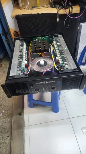Crest Audio12 Power Amp
