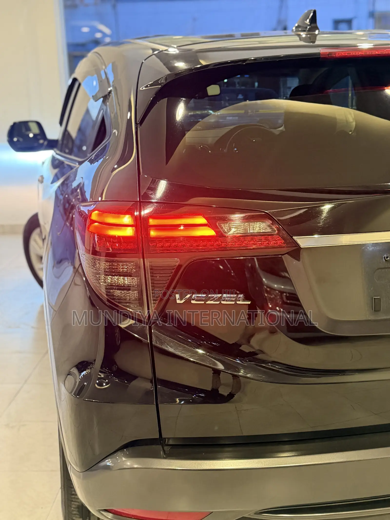 Honda Vezel 1.5 Hybrid 4WD 2019 Black