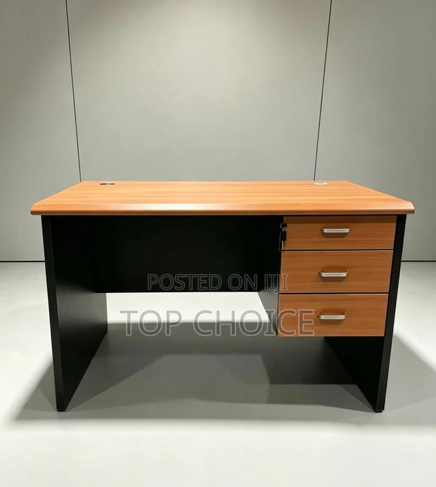 HTC 1.2m Office Table - main view