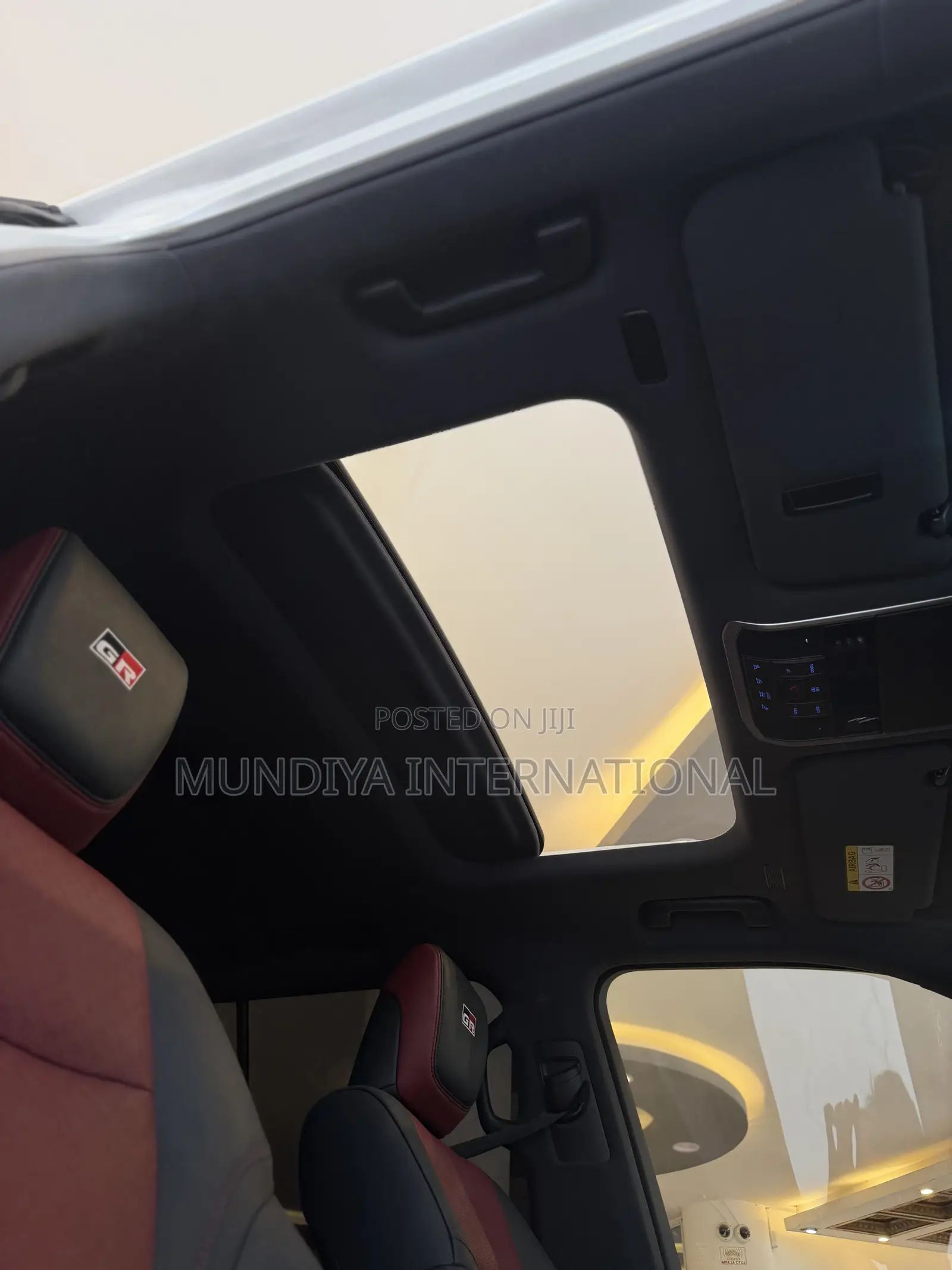 Toyota Land Cruiser LC300 2021 White