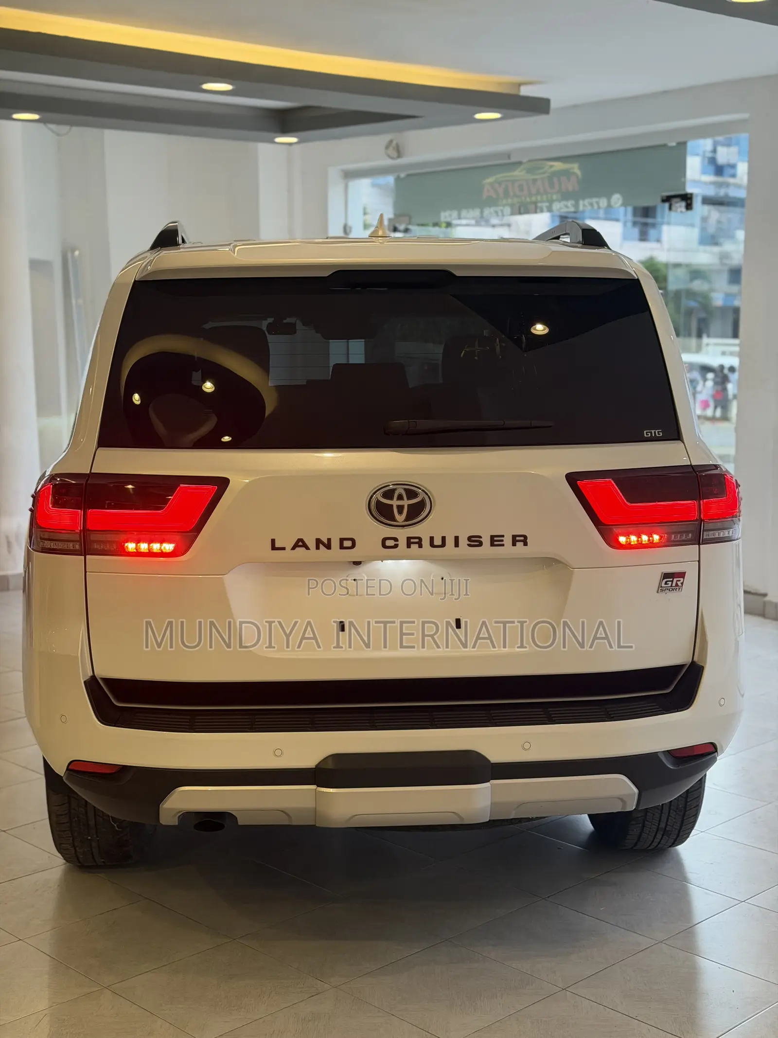 Toyota Land Cruiser LC300 2021 White
