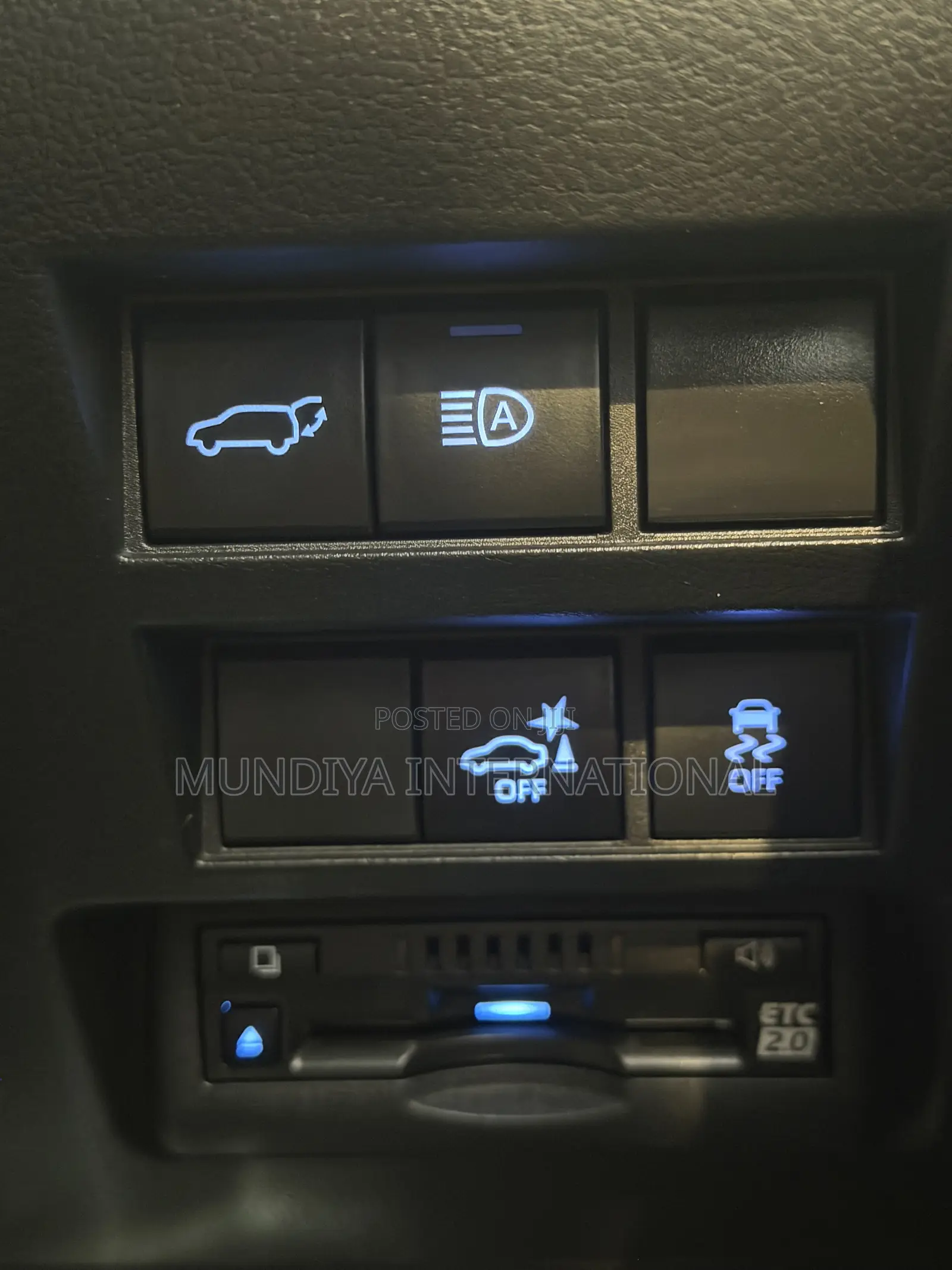 Toyota Land Cruiser LC300 2021 White