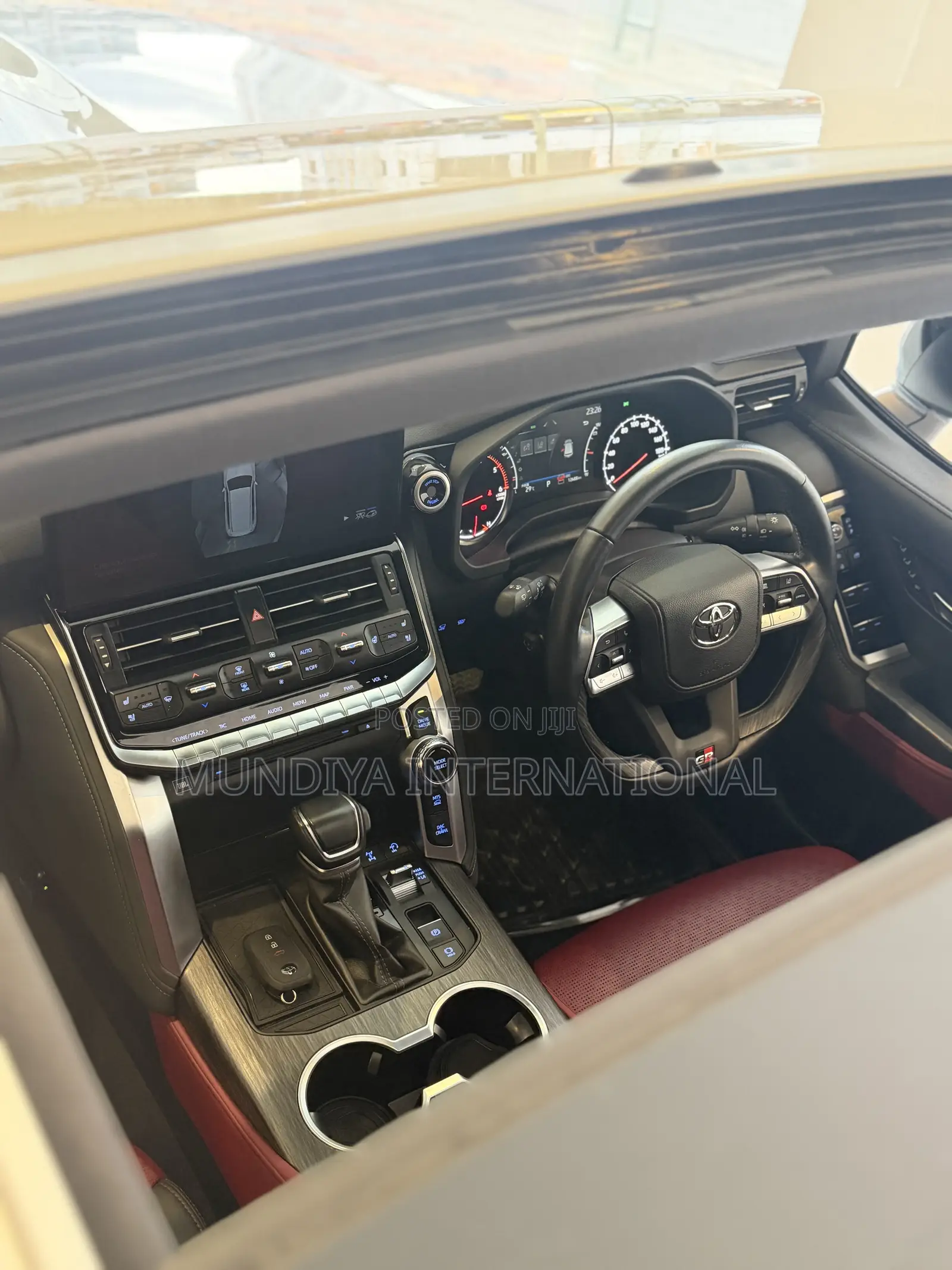Toyota Land Cruiser LC300 2021 White