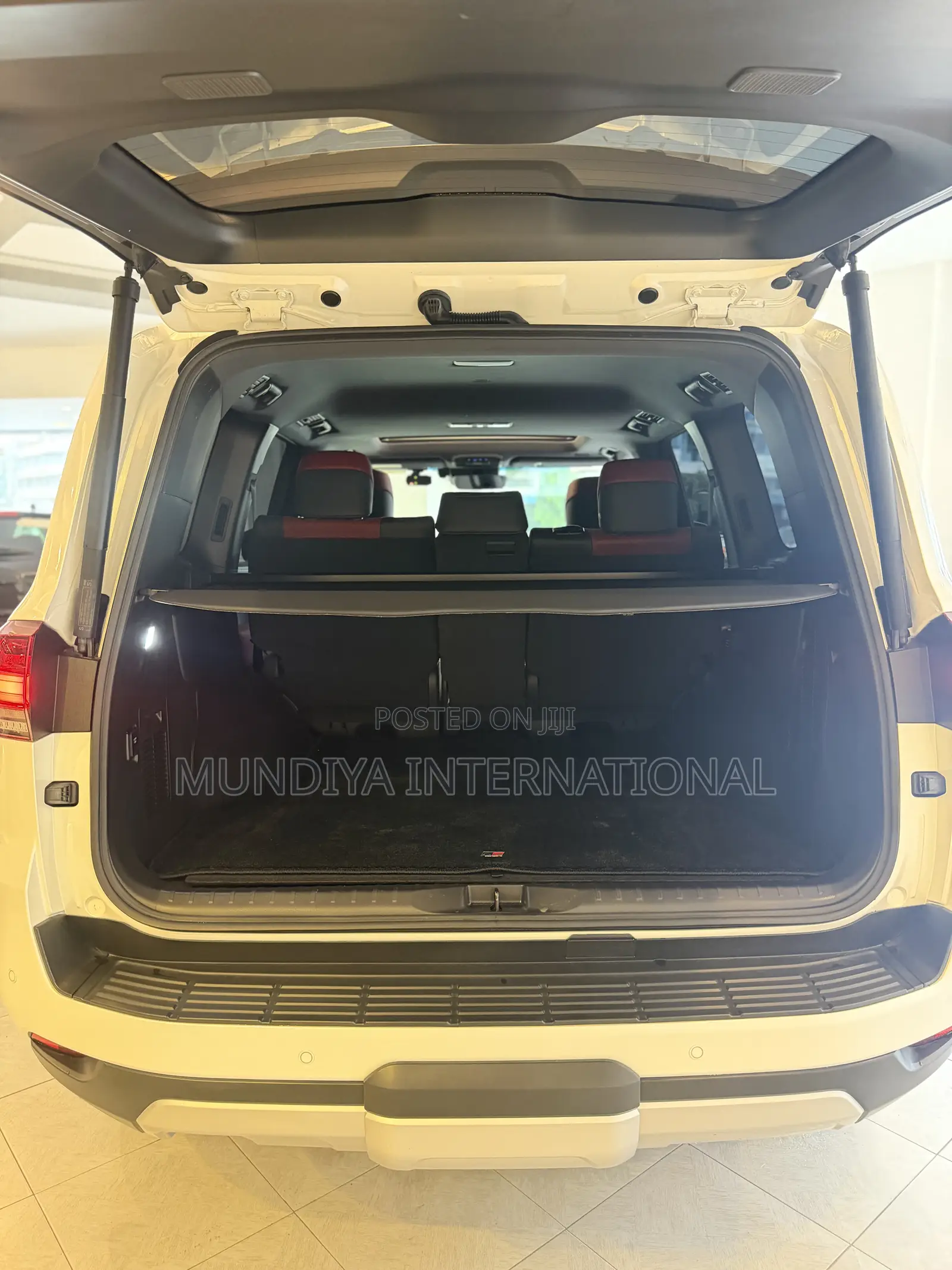 Toyota Land Cruiser LC300 2021 White