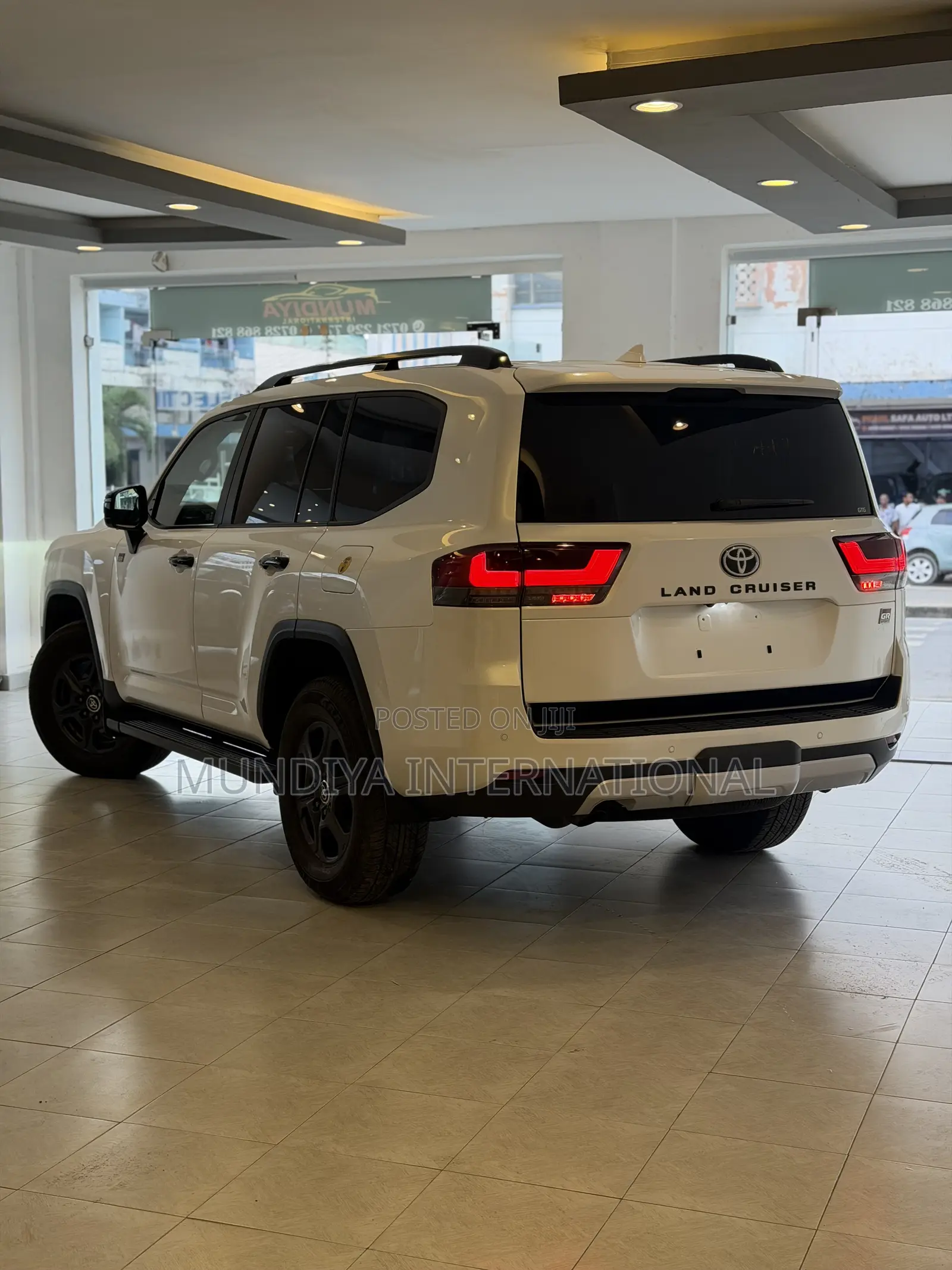 Toyota Land Cruiser LC300 2021 White