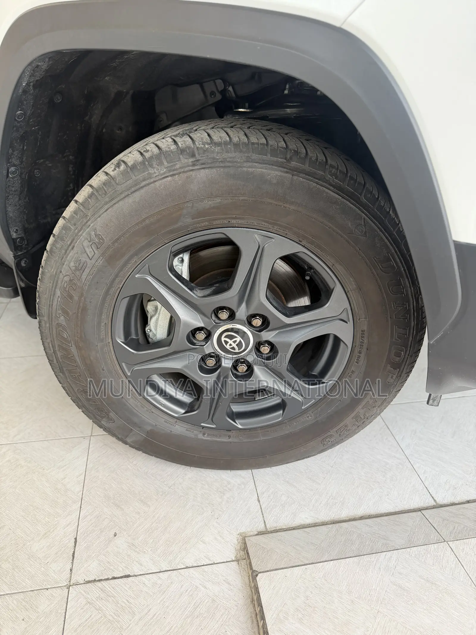 Toyota Land Cruiser LC300 2021 White