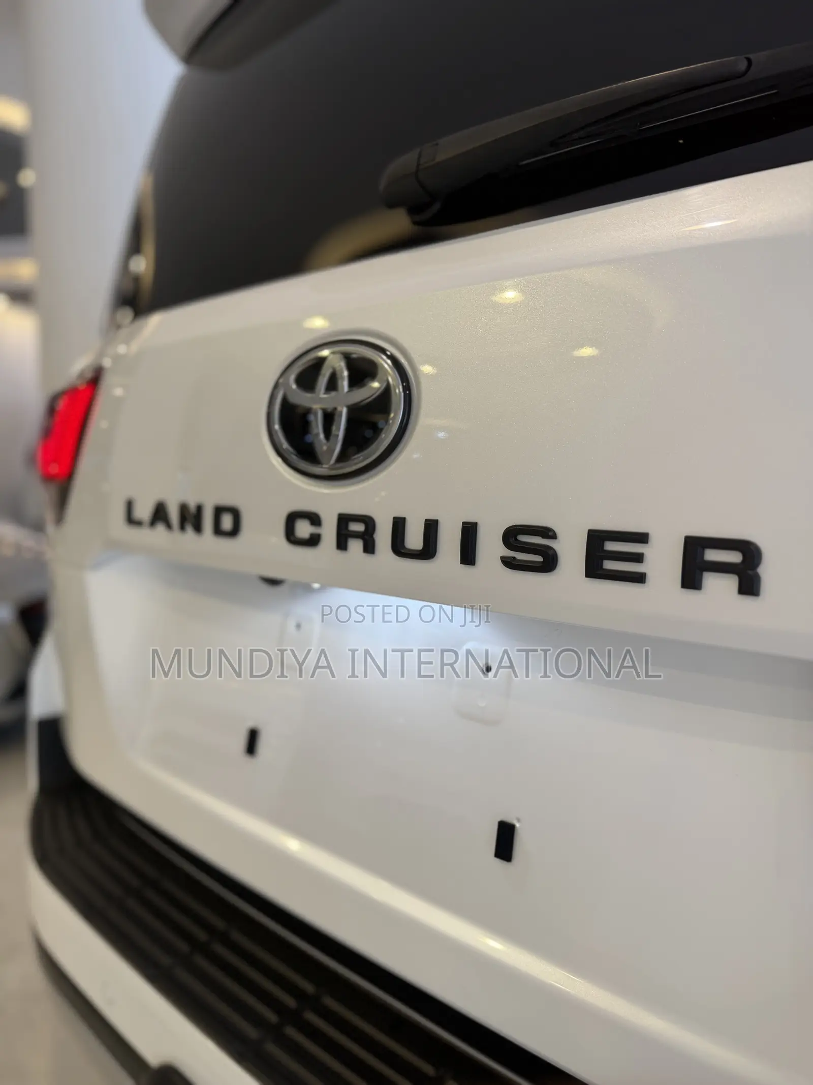 Toyota Land Cruiser LC300 2021 White