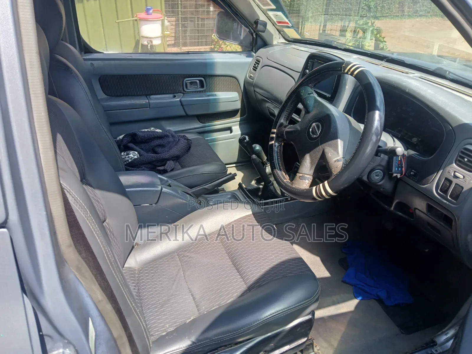 Nissan Hardbody 2003 Gray