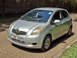 Toyota Vitz 2008 Silver