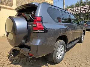 Toyota Land Cruiser Prado 2018 Gray
