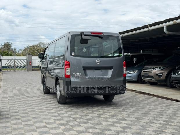 Nissan Caravan (Urvan) 2018 Grey - thumbnail 4