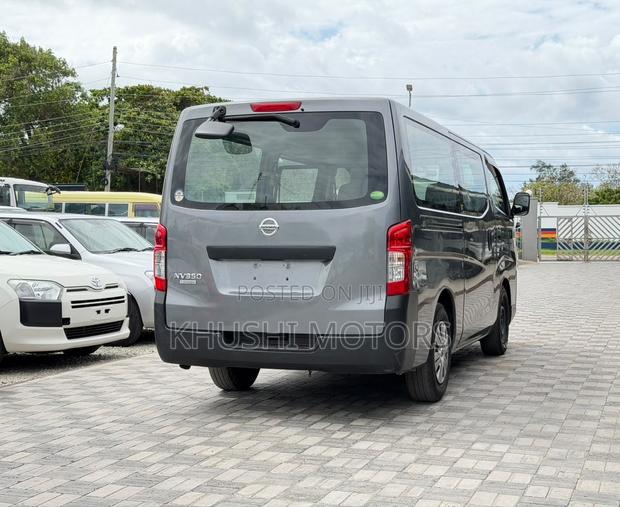 Nissan Caravan (Urvan) 2018 Grey - thumbnail 6