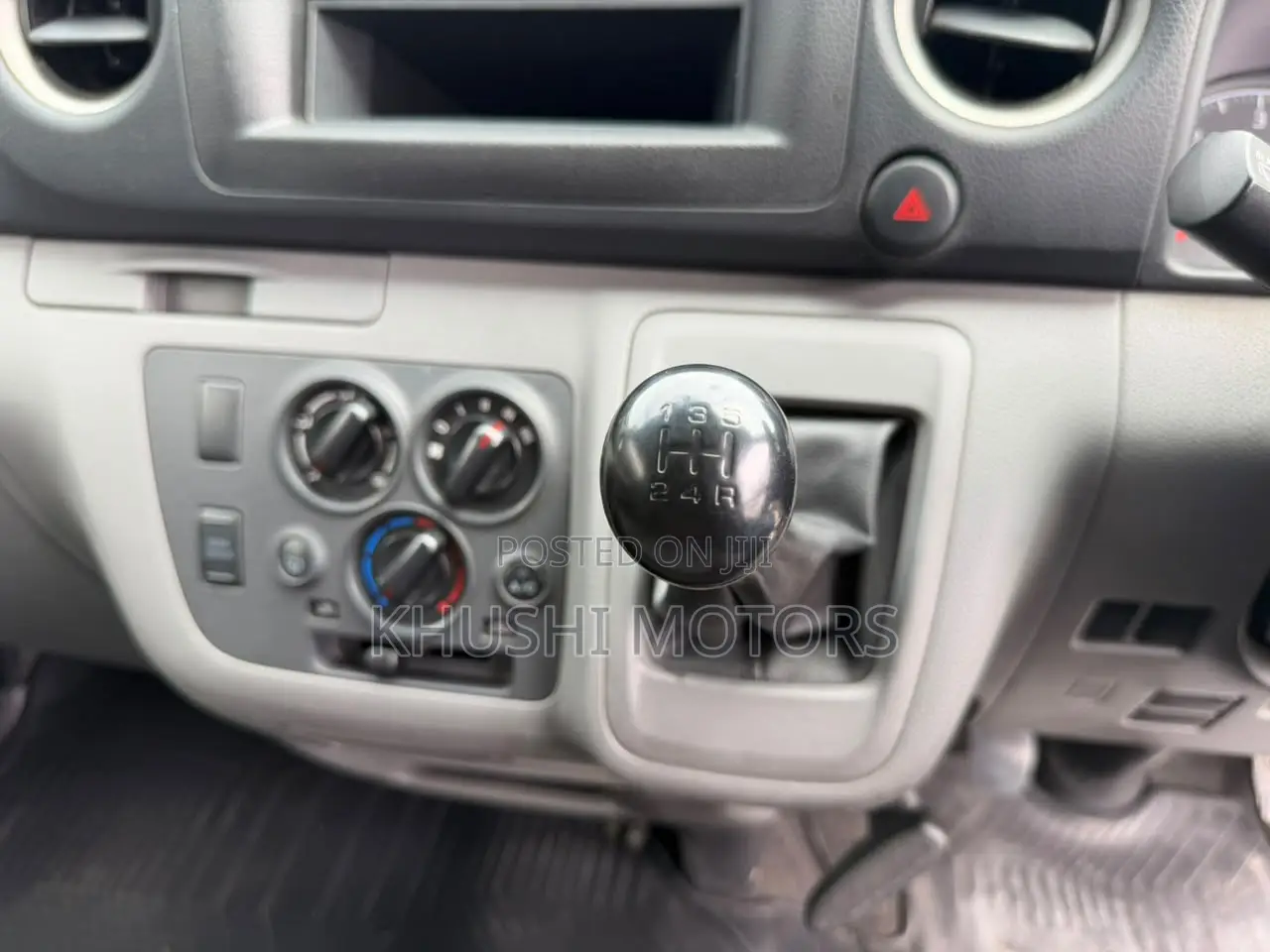 Nissan Caravan (Urvan) 2018 Grey