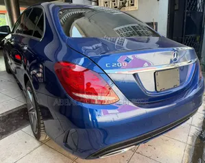 Mercedes-Benz C200 2018 Blue