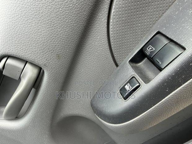 Nissan Caravan (Urvan) 2018 Grey - thumbnail 10