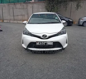 Toyota Vitz 2015 White