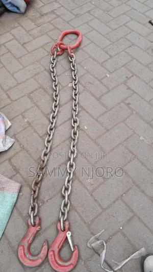 Chain Two Brothers for Lifting Post