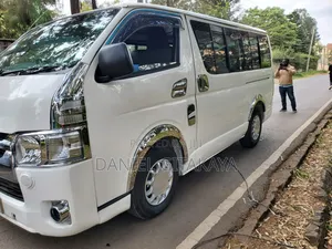 Toyota HiAce 2015 White