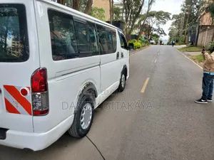 Toyota HiAce 2015 White