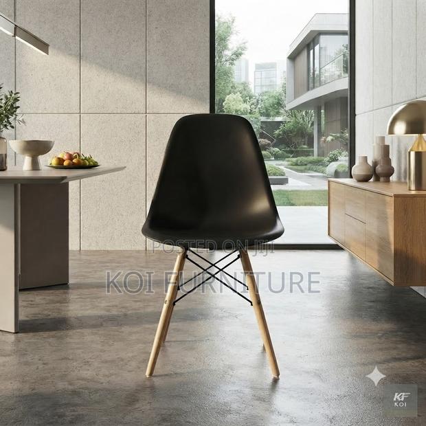 Dining Chairs; Plastic Eames Dining Chair With 4 Wooden Legs - thumbnail 2