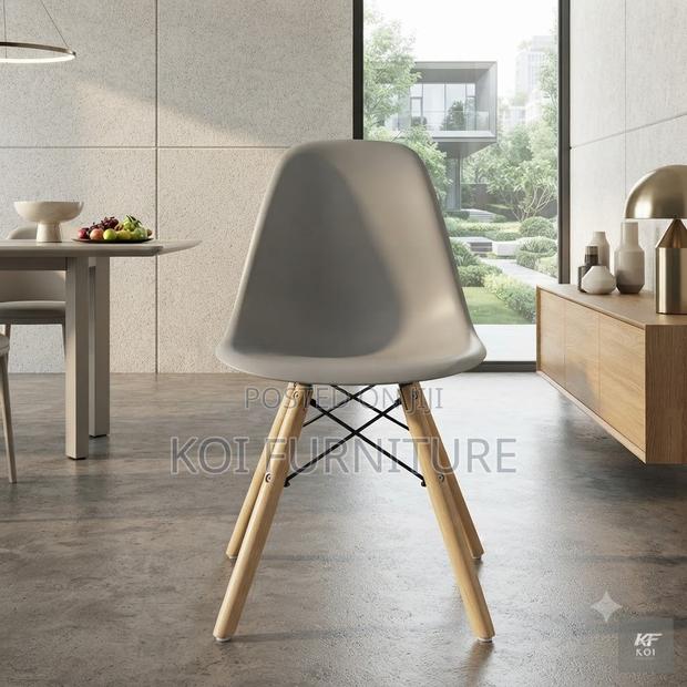 Dining Chairs; Plastic Eames Dining Chair With 4 Wooden Legs - thumbnail 3