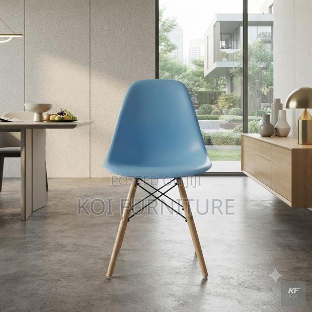 Dining Chairs; Plastic Eames Dining Chair With 4 Wooden Legs - thumbnail 4