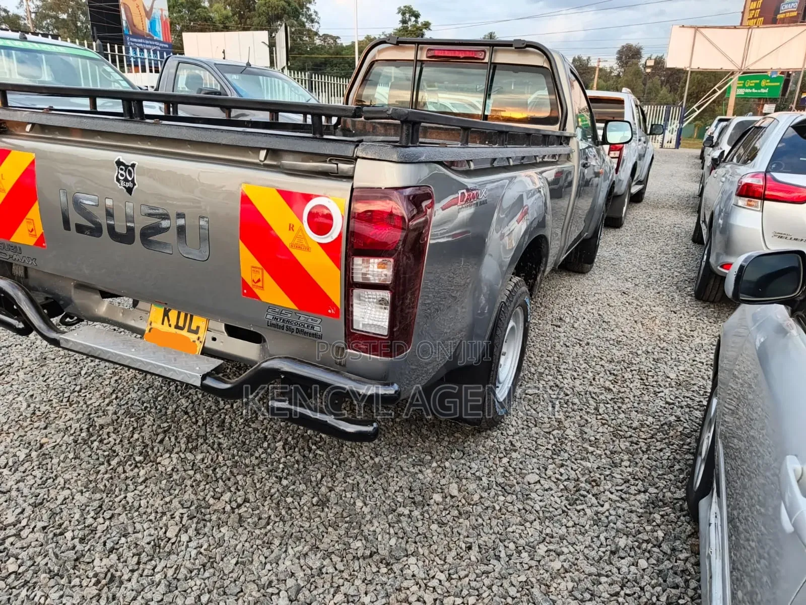 Isuzu D-MAX 2023 Gray
