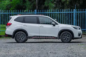 Subaru Forester Premium AWD 2019 White