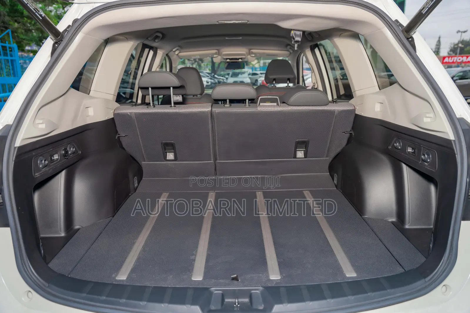 Subaru Forester Premium AWD 2019 White