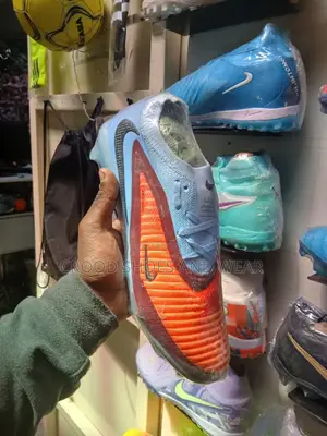 Nike Phantom 6 Boots