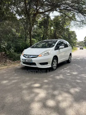 Honda Fit Shuttle 1.3 Hybrid 2WD 2013 White