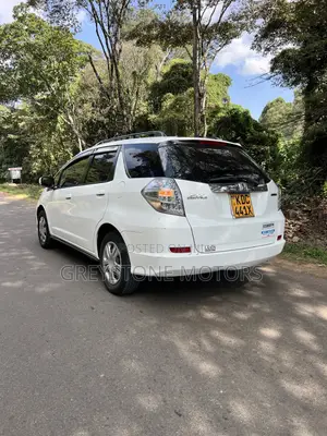 Honda Fit Shuttle 1.3 Hybrid 2WD 2013 White