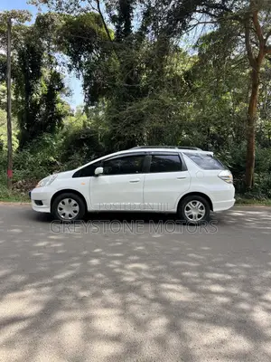 Honda Fit Shuttle 1.3 Hybrid 2WD 2013 White