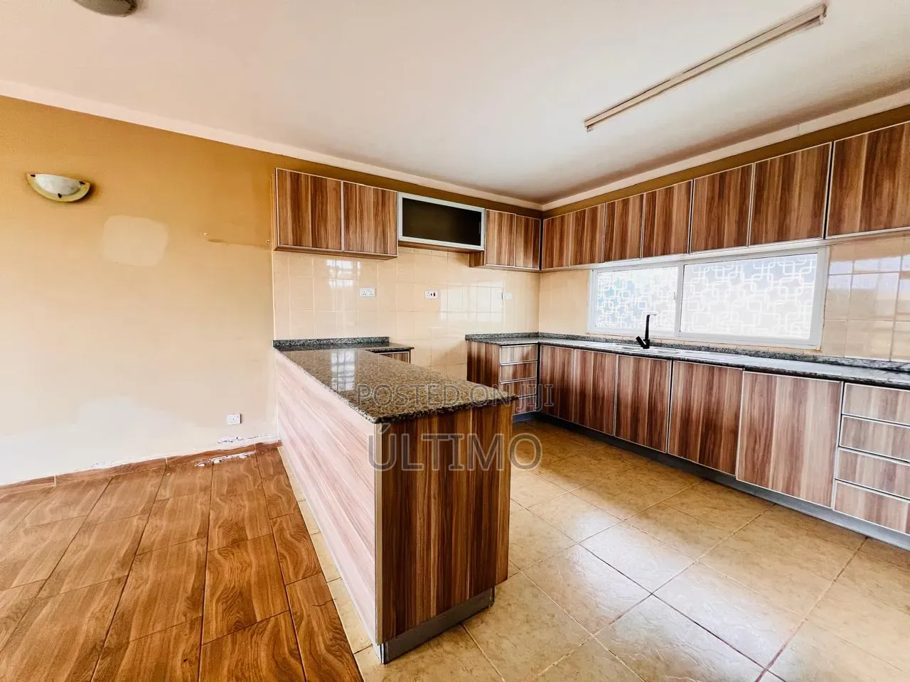 3bdrm Townhouse / Terrace in Kitisuru for rent
