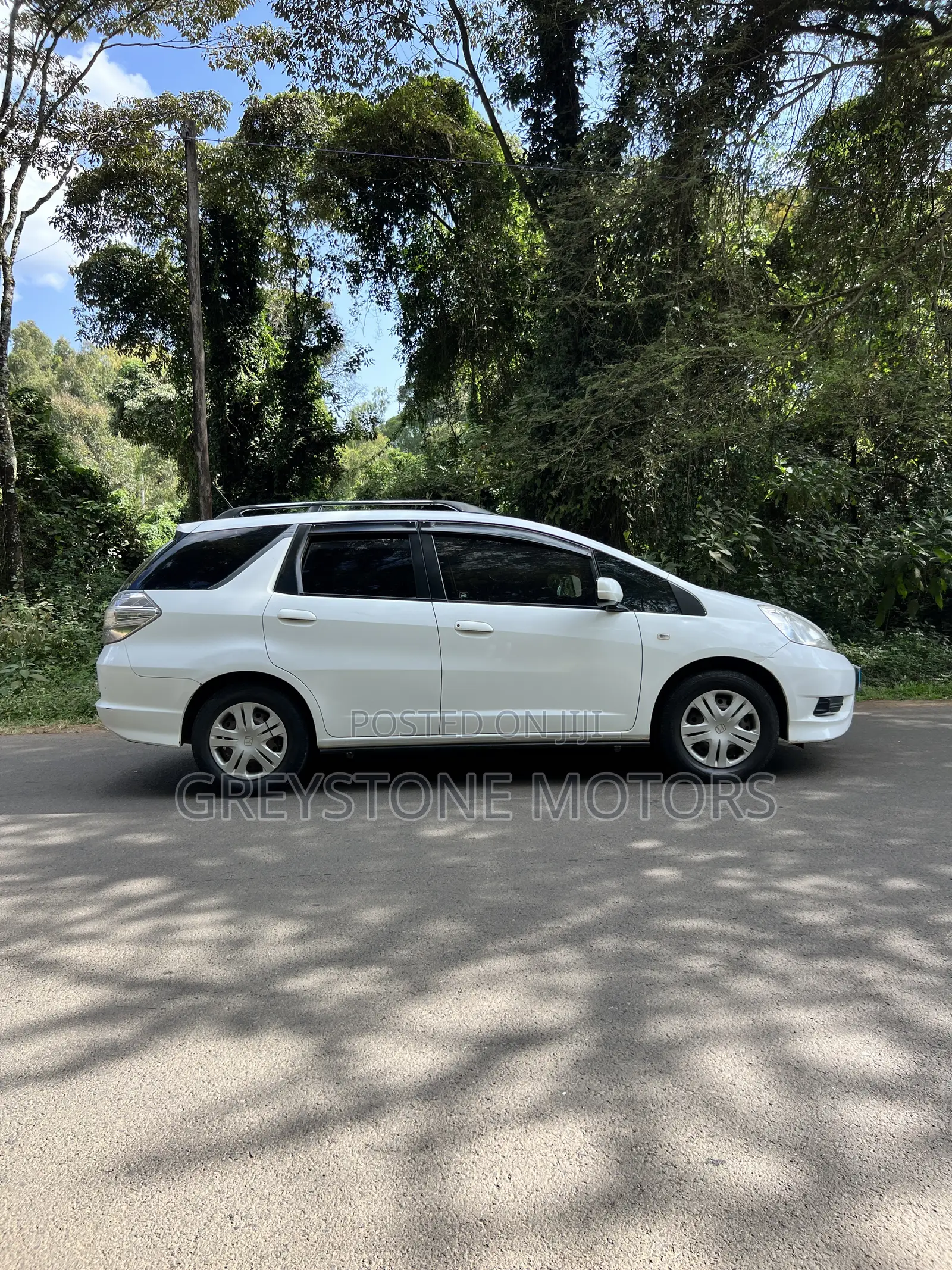 Honda Fit Shuttle 1.3 Hybrid 2WD 2013 White
