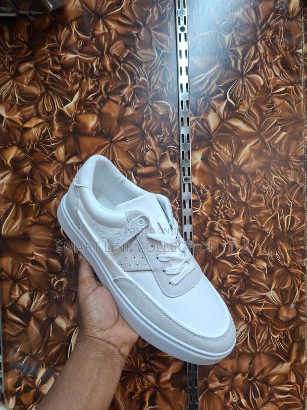 Adidas Casual
All White