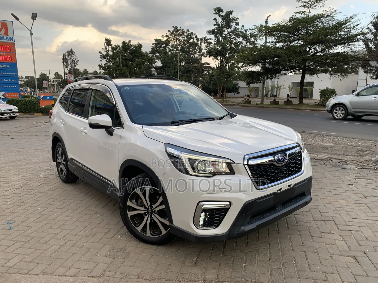 Subaru Forester Premium AWD 2019 White