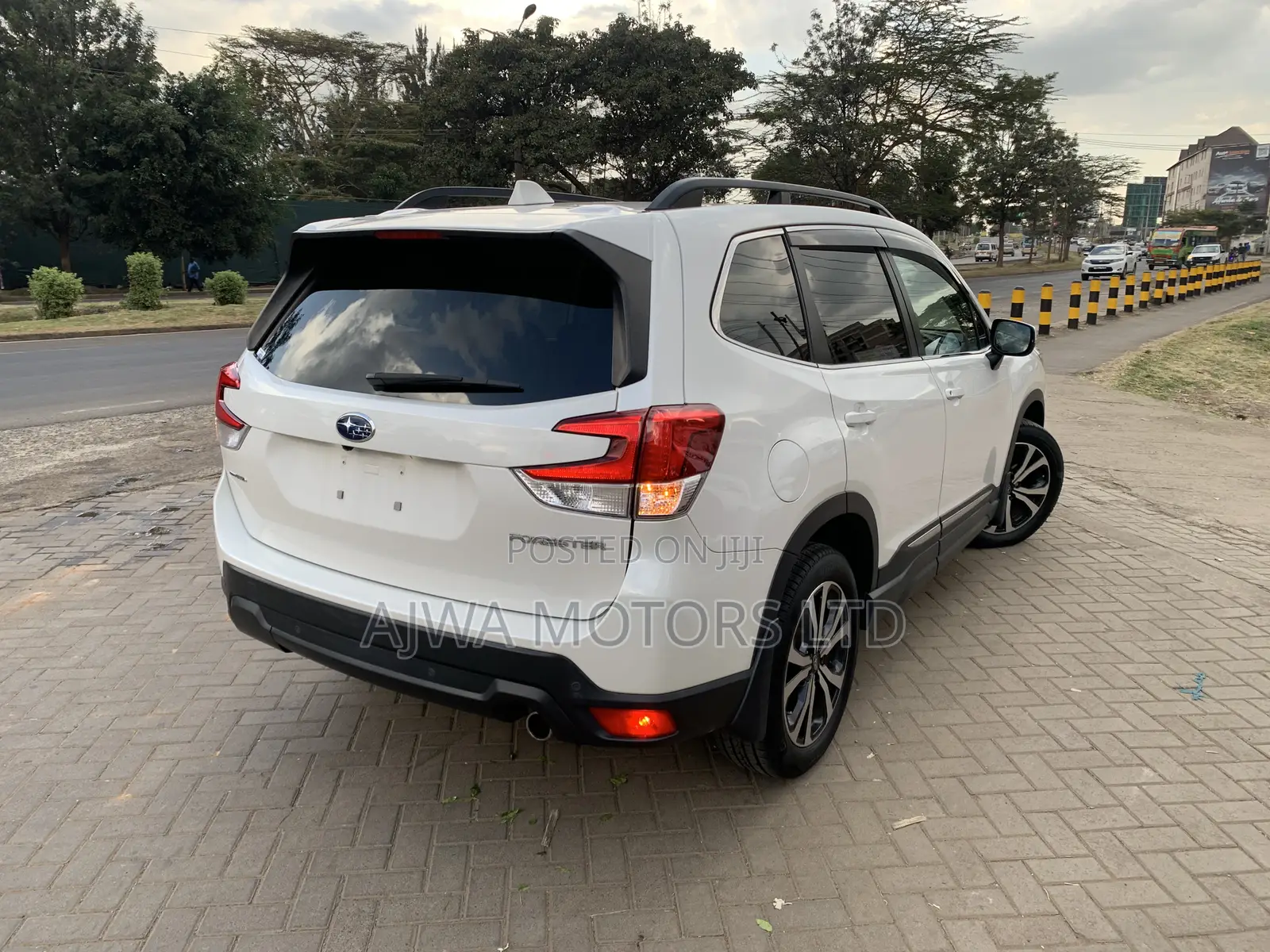Subaru Forester Premium AWD 2019 White