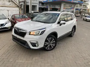 Subaru Forester Premium AWD 2019 White