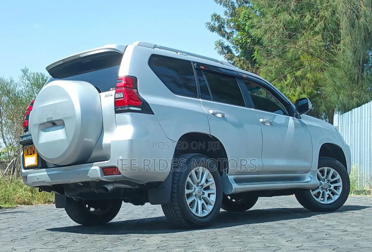 Toyota Land Cruiser Prado 2017 Silver