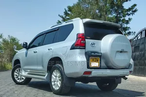 Toyota Land Cruiser Prado 2017 Silver