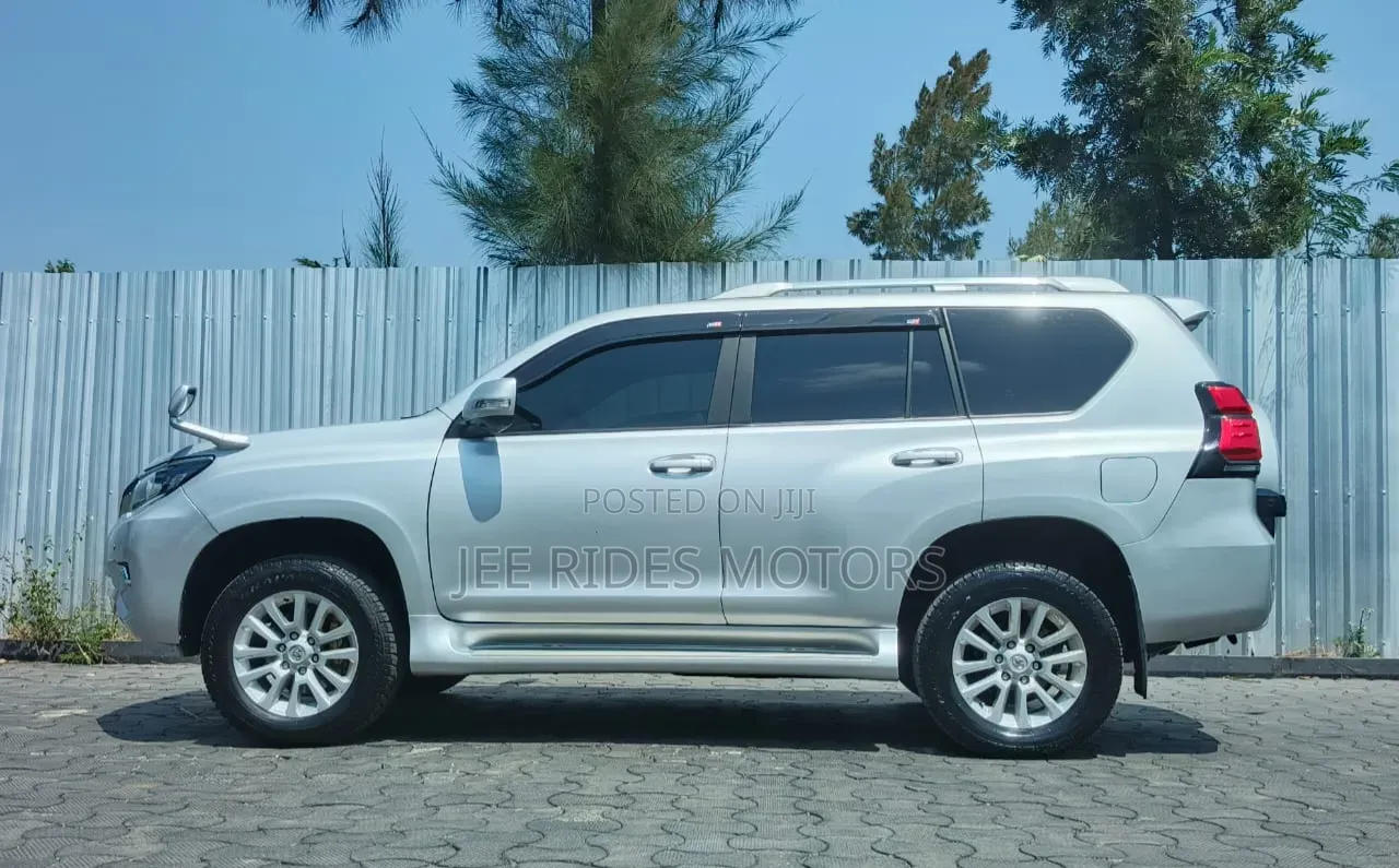Toyota Land Cruiser Prado 2017 Silver