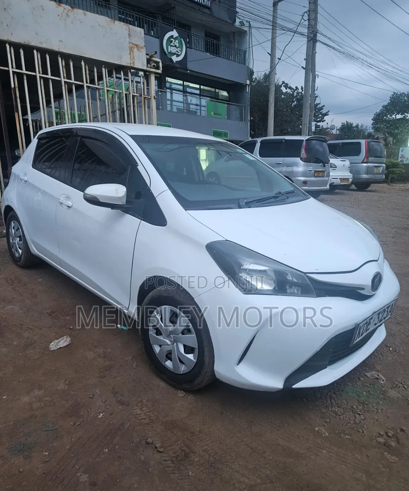 Toyota Vitz 2014 White