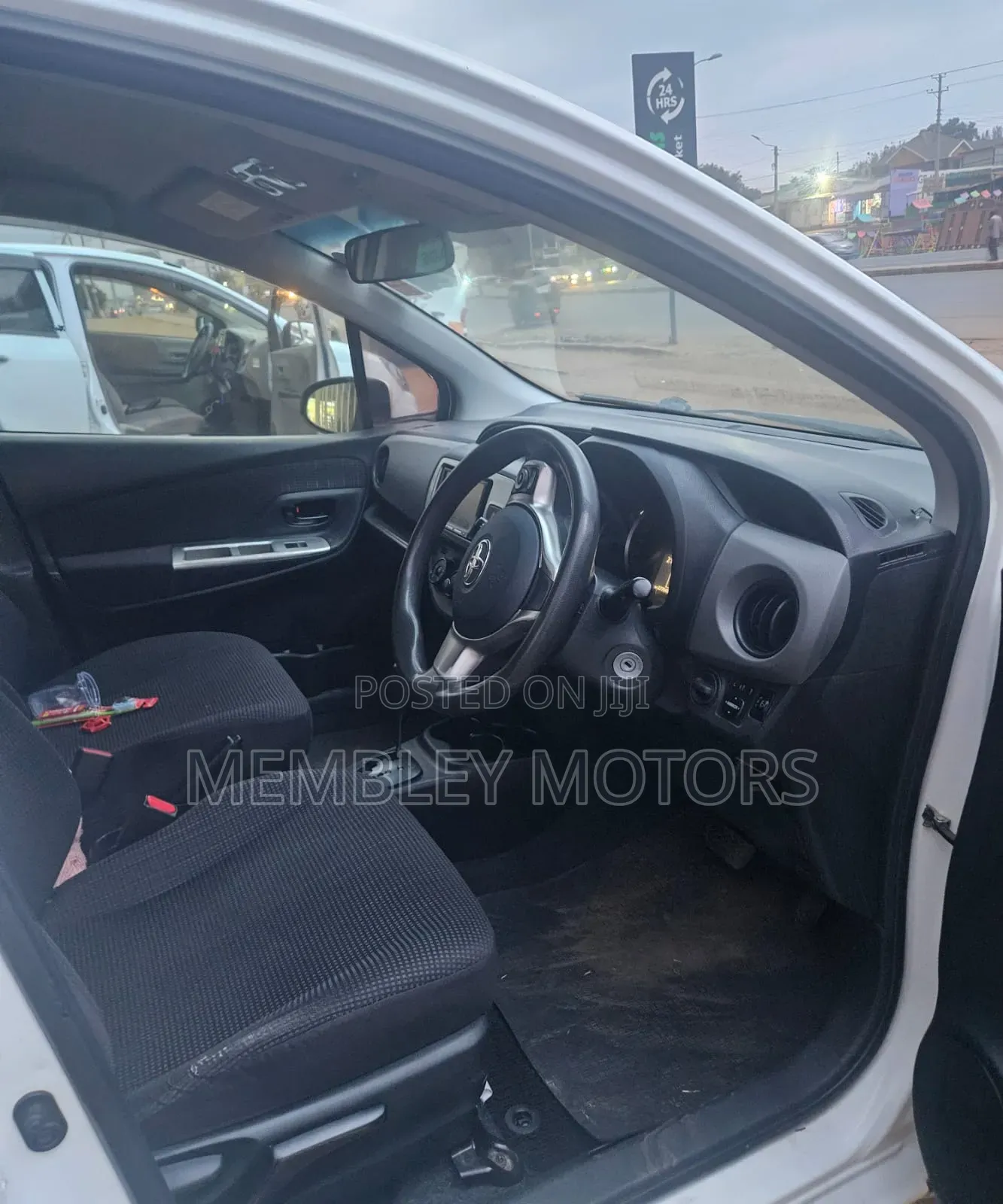 Toyota Vitz 2014 White
