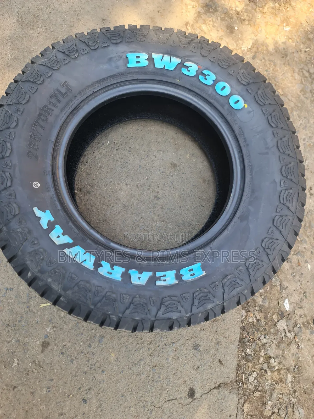 Lt 285 /70 R17 Bearway Tires (Bw 3300)