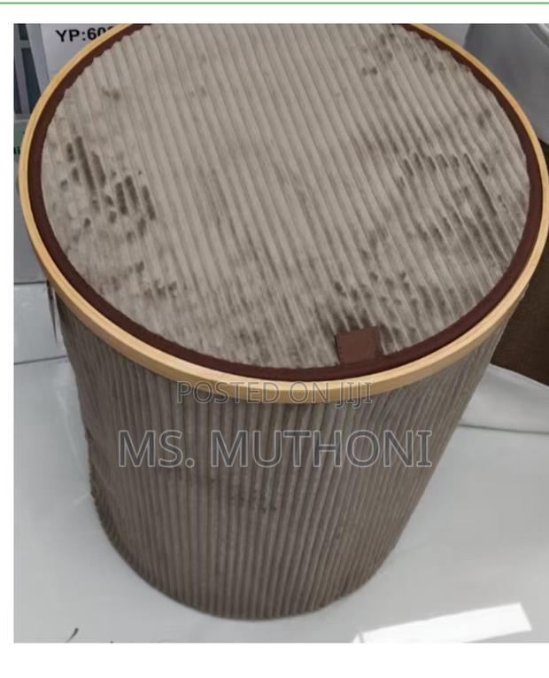 Eco-friendly Laundry Basket Ft A Bamboo Frame A Textured Fabric Lining - thumbnail 4