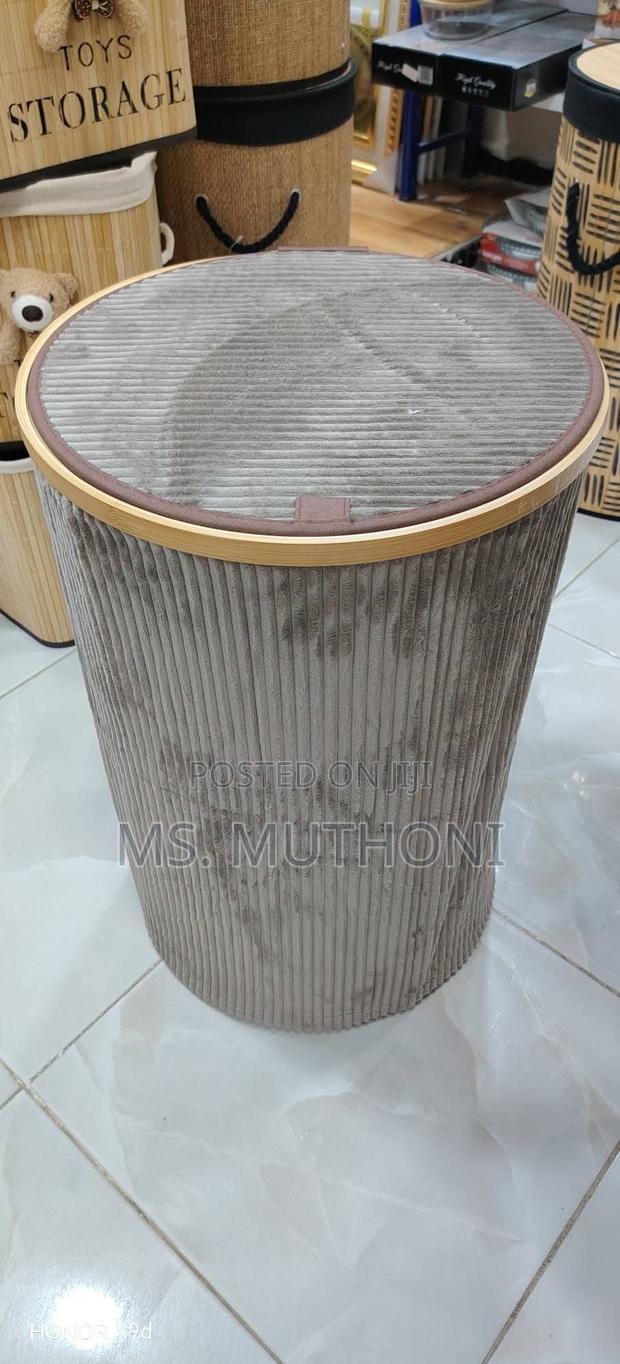 Eco-friendly Laundry Basket Ft A Bamboo Frame A Textured Fabric Lining - thumbnail 2