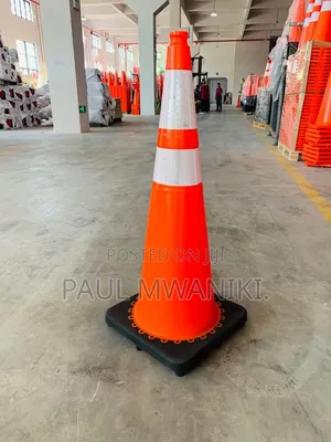 High-visibility Heavy Duty Traffic Safety Cones