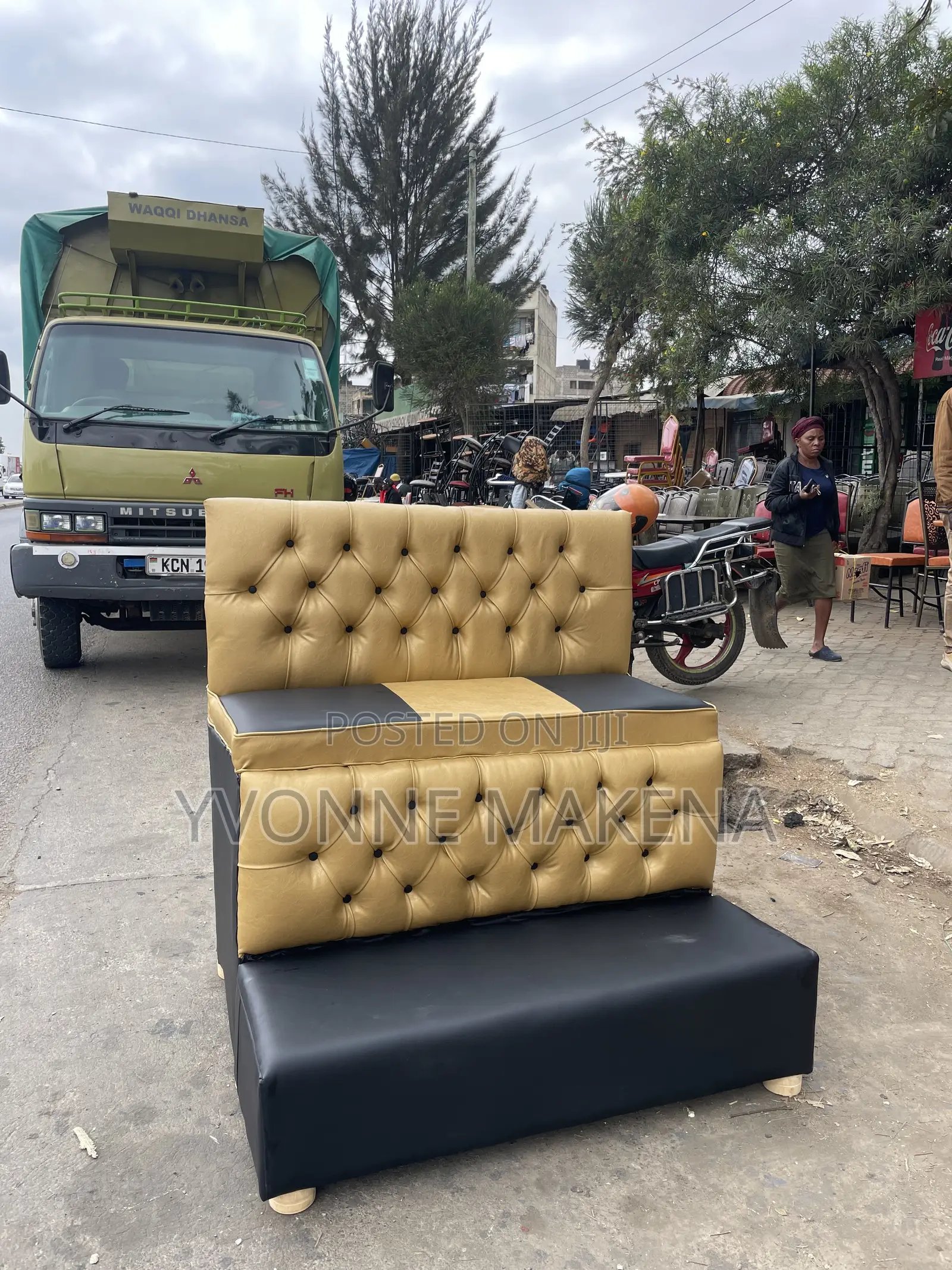 Black Gold Pedicure Sofa