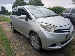 Toyota Ractis 2010 Silver